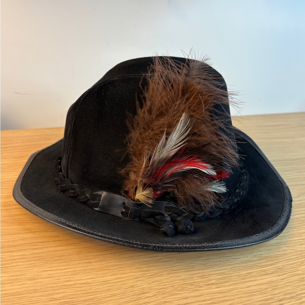 Vintage Winfield Cover Co Black Suede Fedora 60’s-70’s‎ with Feathers